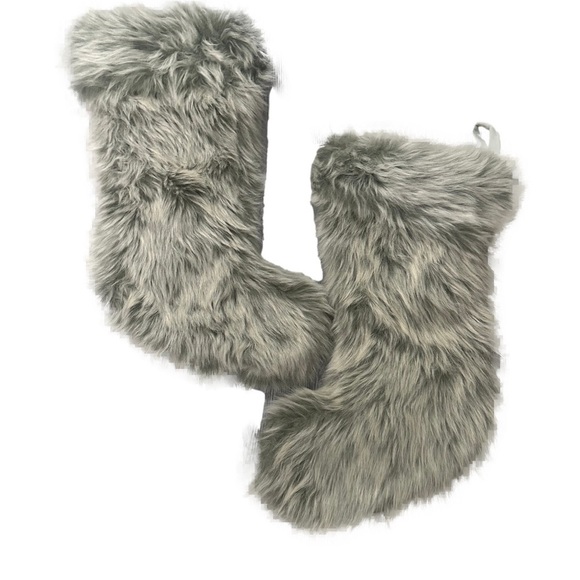 FAUX FUR TREE SKIRT Fully Lined 46” & 2 Matching Christmas Stockings Gray Soft - Picture 3 of 7